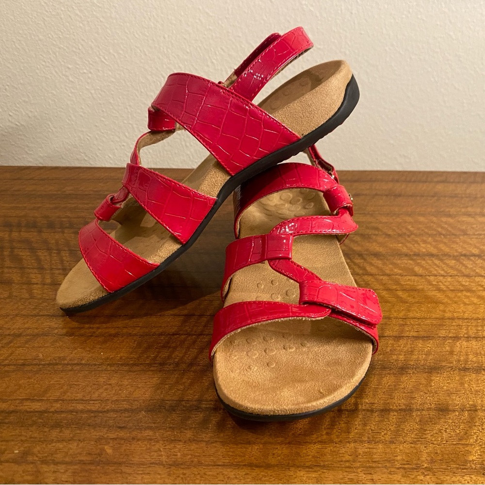 NIB Vionic Rest Paros Red Croco Sandals